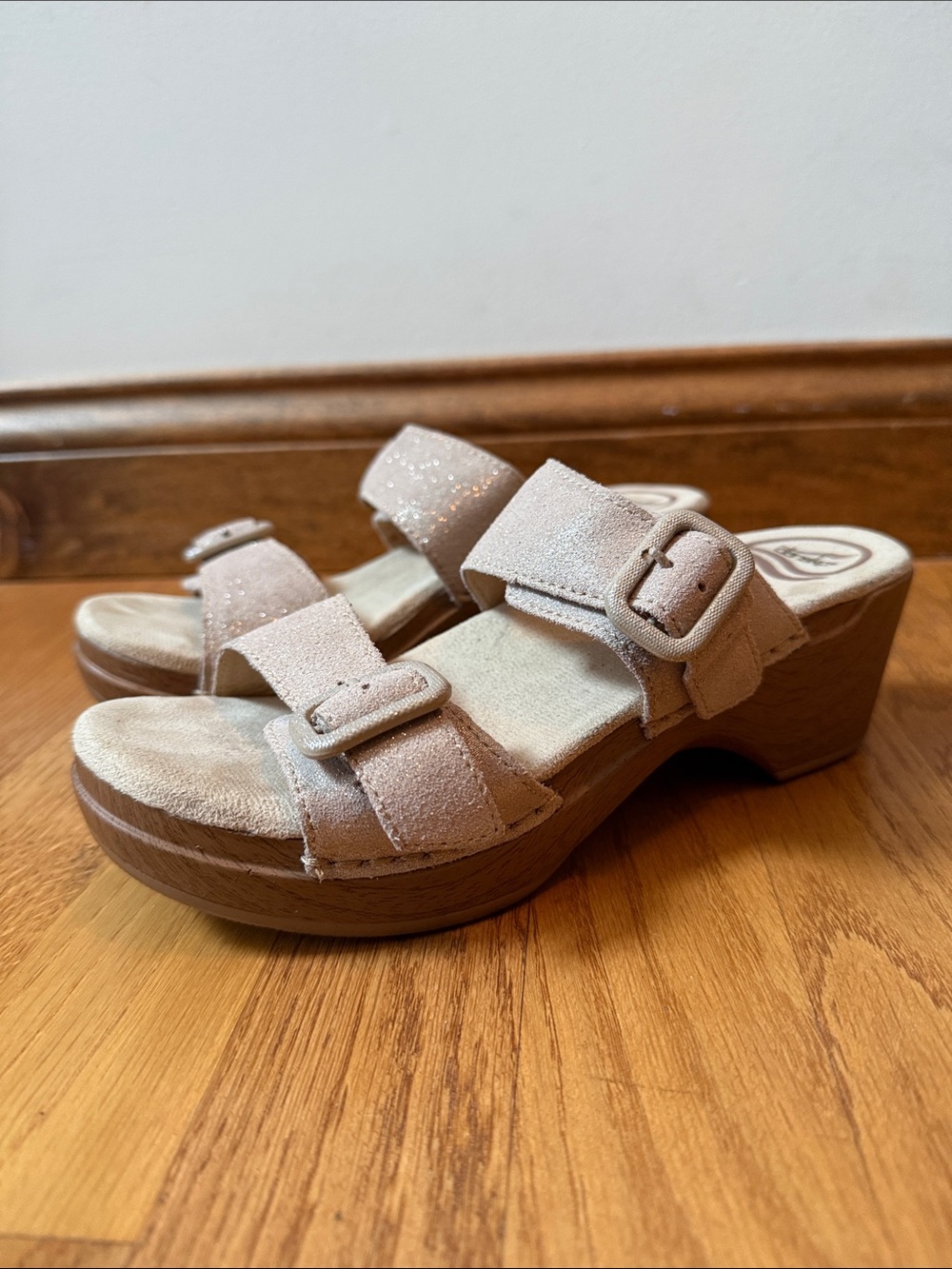 Dansko Sophie Champagne Shimmer Leather Sandals Adjustable EU 37 US 6.5-7 - Picture 6 of 12